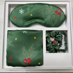 Das weihnachtlich bedruckte Geschenkset aus 100 % 19 mm Maulbeerseide